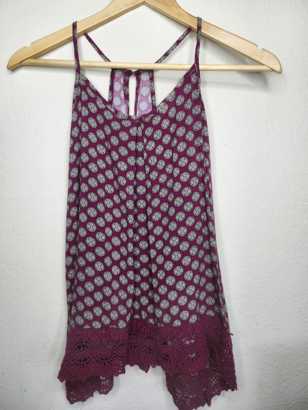 Women's Spaghetti-Strap Crochet-Hem Camisole - Magenta Floral
